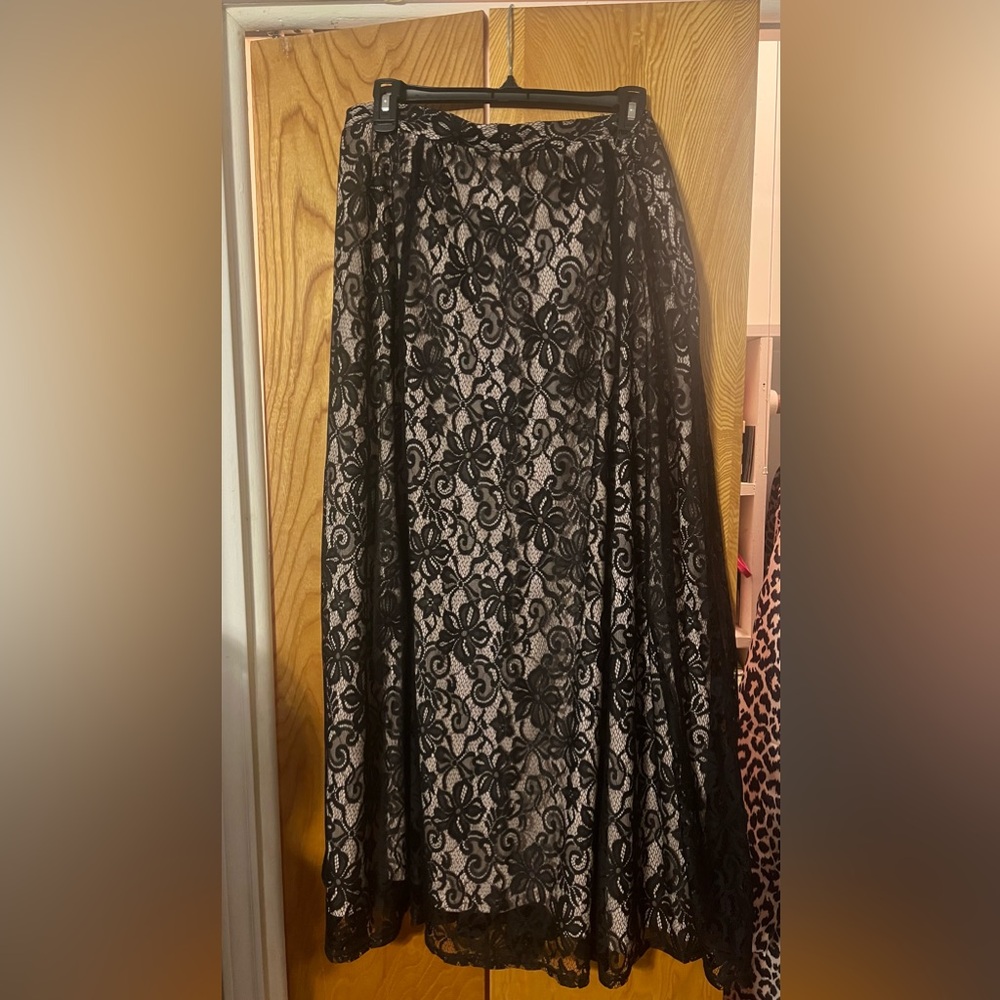 Black lace, maxi skirt size extra large.